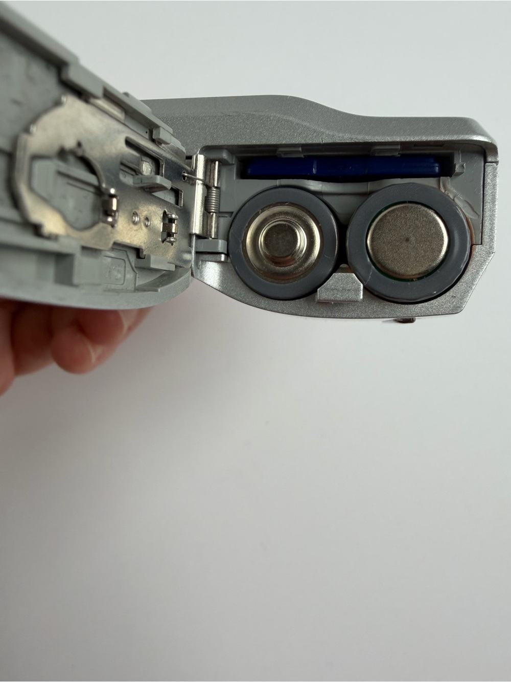 Kodak EasyShare C122 8.1 MP Digital Camera Silver w/ 1G Mem Card Tested & Works - Picture 8 of 11